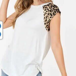 NWT‎ Animal Print sleeve Tshirt